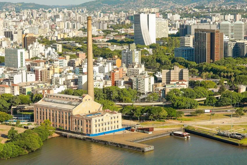 Na decisão de 19 de maio de 2026, o TRF4 reconheceu que o CAU/RS possui legitimidade para atuar em ações dessa natureza