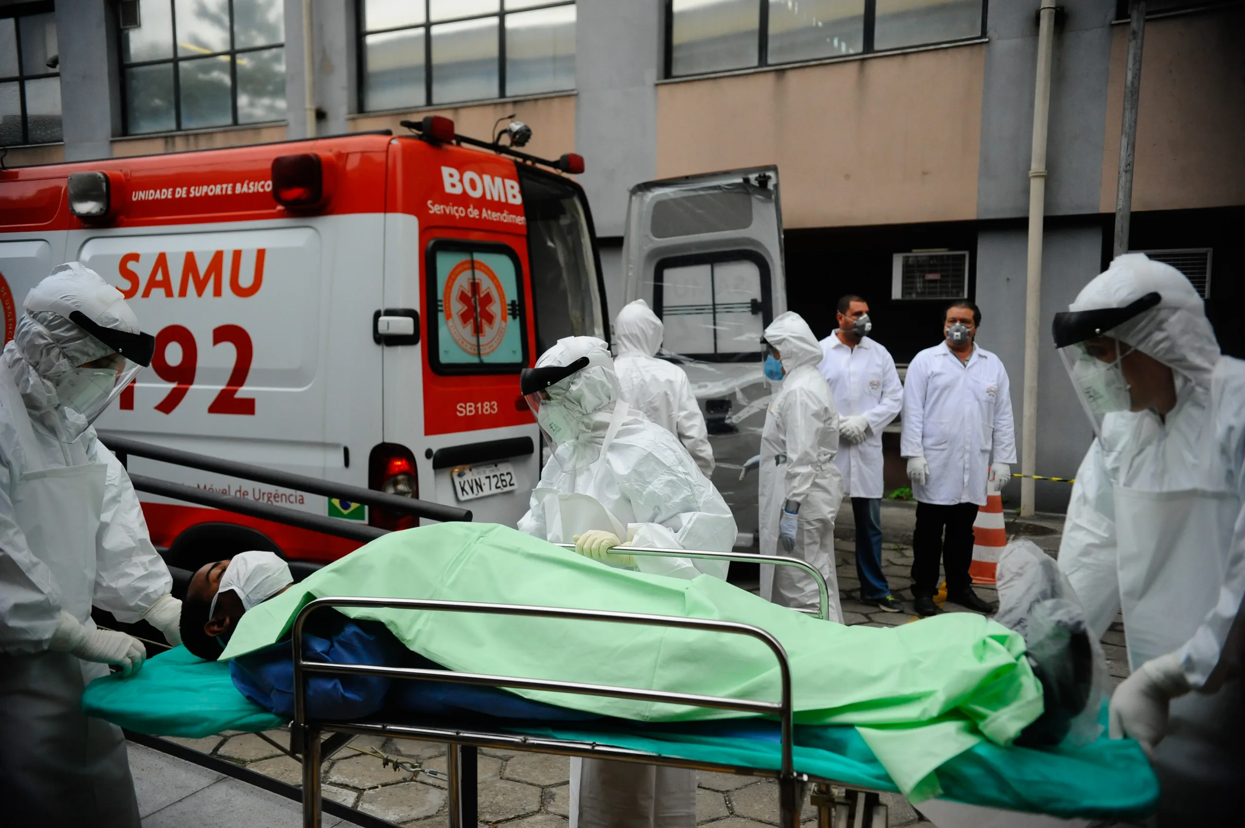 Governo brasileiro realiza uma simjulação de paciente com Ebola