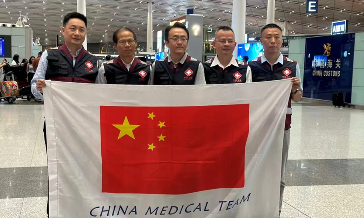 O primeiro grupo das equipes médicas de especialistas da China partiu para a República Democrática do Congo em 1º de junho
