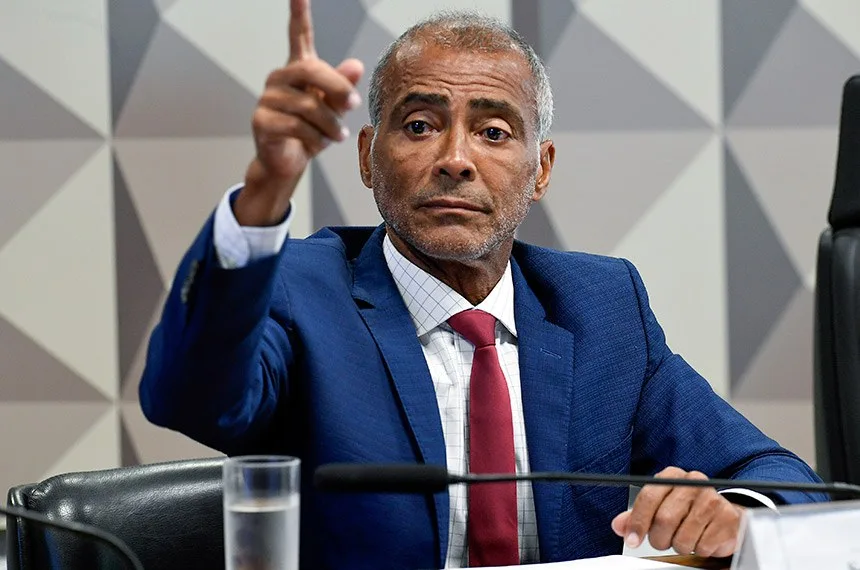 Senador Romário acumula função de parlamentar com comentarista