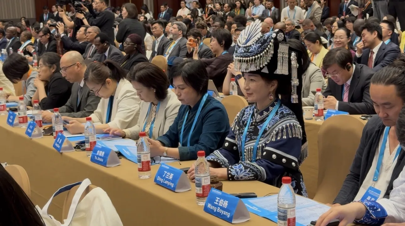 Centenas de participantes da África, Ásia e América Latina e Caribe participaram do fórum, que também contou com representantes dos diferentes grupos étnicos da China, de regiões onde as políticas de combate à pobreza foram mais intensamente aplicadas.