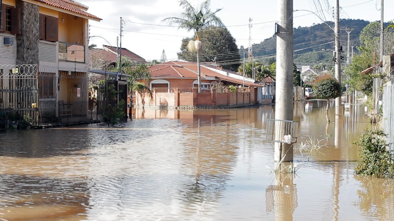 Guarujá voltou a registrar inundação em 2025, mesmo sem cheia da magnitude de 2024