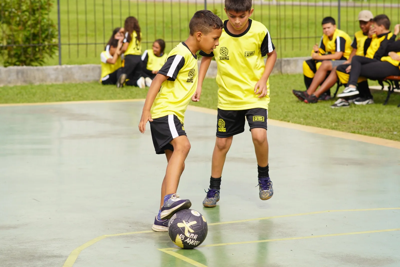 Jogando bola