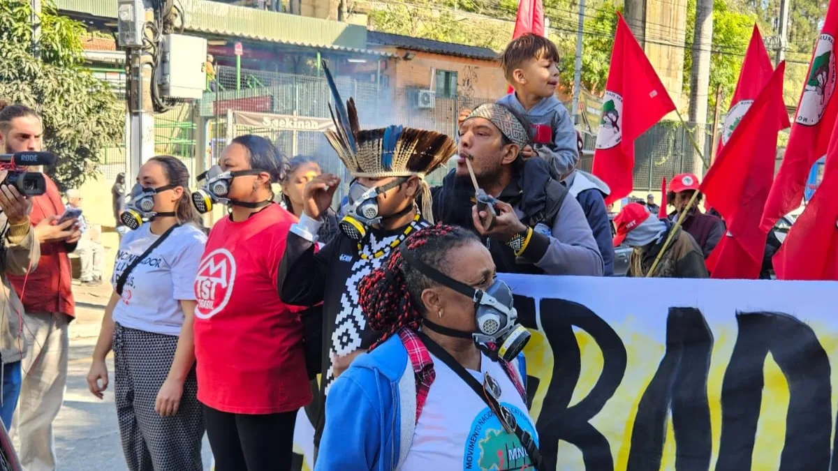 Mobilização reuniu moradores, indígenas, catadores e movimentos populares para denunciar riscos ambientais e à saúde associados ao projeto