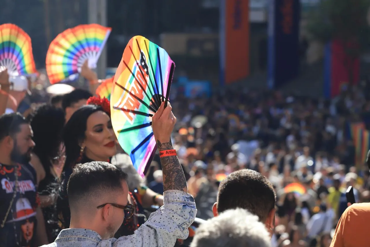 Parada do Orgulho LGBT+ em São Paulo, que completa 30 anos, é realizada na Avenida Paulista