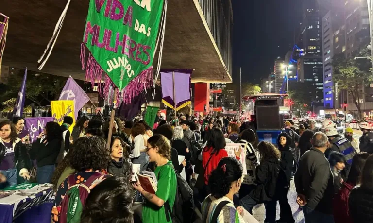 Manifestação de mulheres em defesa do aborto legal
